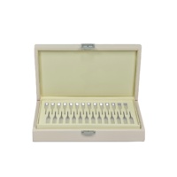 Boîte cadeau en bois laqué brillant avec insert en mousse moulée, logo personnalisé, fermeture à loquet métallique, idéale pour le rangement et la présentation de cadeaux