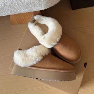 Bottes de neige de luxe de haute qualité pour femmes, chaussures en coton respirantes, légères, confortables, chaudes, à semelles épaisses - Product Image 1