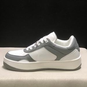 Chaussures de course classiques pour femmes de haute qualité et luxueuses, imperméables, fermées, respirantes, design en maille en forme de diamant, décontractées et intemporelles - Product Image 2
