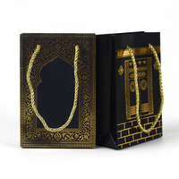 Sac cadeau en carton noir mat épais avec logo personnalisé pour l'emballage de vêtements et de produits de vente au détail