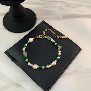 Conjunto de Joias com Colar e Pulseira de Pedra Verde Clássica e Delicada, Pérola Natural e Contas de Energia - Product Image 6