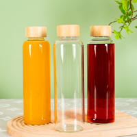 Grosir Pabrik botol air kaca borosilikat tinggi dengan lengan silikon dan tutup bambu