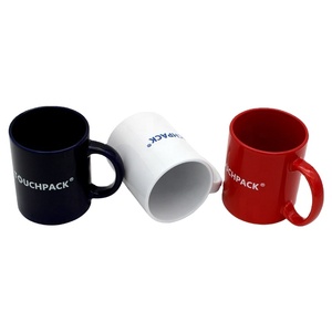 Taza de café en blanco blanca con mango colorido al por mayor, tazas de cerámica personalizadas por sublimación - Product Image 1