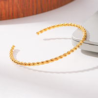 Bracelet jonc torsadé ouvert en acier inoxydable plaqué or 14 carats pour femme, fabrication H&C Jewelry, vente en gros