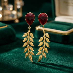 Boucles d'oreilles pendantes en feuille d'or pour occasions spéciales, avec pierre précieuse grenat hydro, plaqué or 24 carats, unisexe - Product Image 3