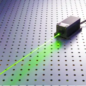 医療用刺激光源および3D検査ライン光源用の最大1.5Wハイパワー532nmグリーンソリッドステートレーザー使用