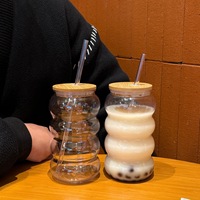 Tasse en verre circulaire simple à haute teneur en borosilicate 300/450ml avec couvercle en bois de bambou paille tasses à eau en verre ondulé en spirale de bureau personnalisées
