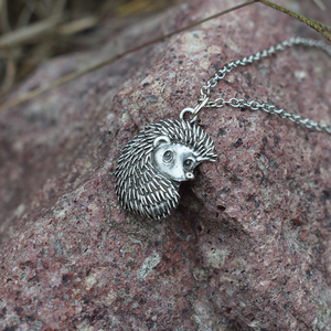 SanLan Collana con Ciondolo a Forma di Riccio in Rame e Diamanti, Piccolo e Carino Regalo di Compleanno per la Fidanzata - Product Image 4