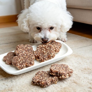 חטיפי כלבים אורגניים בהתאמה אישית של יצרן מקורי (OEM) בטעמי עוף, אורז, בטטה סגולה ופרחים, חטיפי כלבים על בסיס בשר, מיועדים לייצוא, מזון מיוחד לחיות מחמד. - Product Image 1
