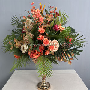 Ramo de flores artificiales blancas hechas a mano para decoración de bodas en escaleras - Product Image 5