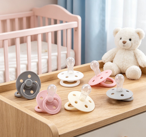 Sucette esthétique de luxe en silicone non toxique avec poignée et débit variable, imitant l'allaitement pour la dentition des bébés de 0 à 12 mois - Product Image 2