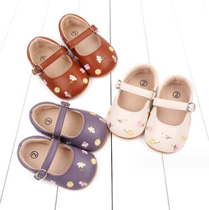 Chaussures plates Mary Jane florales à semelle souple pour bébés filles, idéales pour les premiers pas, les mariages et les cérémonies – Vente en gros à prix réduit - Product Image 2