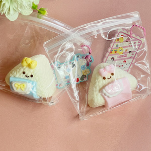 Jouet anti-stress en silicone de qualité alimentaire, design adorable, boule de riz triangulaire de 6 cm, incroyablement réaliste, pour tous les âges - Product Image 1