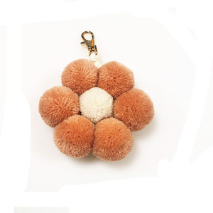 Porte-clés en peluche en forme de boule en alliage souple en gros, <span class=keywords><strong>pompon</strong></span> en coton pour sacs à main, sacs à dos, matériau en plastique et métal durable - Product Image 6