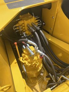 Excavadora de orugas KOMATSU de segunda mano, de 20 toneladas, con componentes centrales (motor bomba) y capacidad de cucharón de 1,2 m³ - Product Image 6