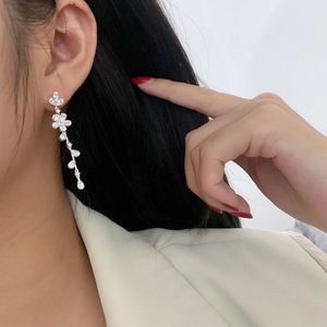 Boucles d'oreilles Xinfly en or blanc 18 carats, design floral, diamants véritables, design intemporel, événements formels, port quotidien, élégantes pour femmes, vente chaude - Product Image 1