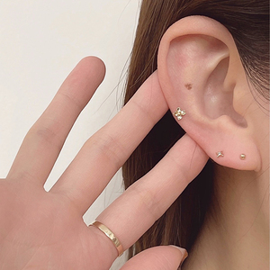 ต่างหูแบบเกลียว ROXI ประดับดอกไม้ ไข่มุก เพชร ดีไซน์แฟชั่น เงินแท้ 925 ชุบทอง 18K - Product Image 5