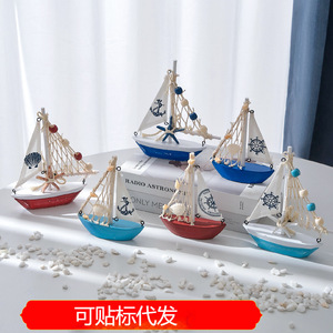 Ornement de bateau à voile en bois de style méditerranéen rouge et bleu avec motif coquillage et ancre pour la décoration intérieure - Product Image 5
