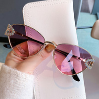 Nouvelles Lunettes de Soleil Tendance 2026 Style Cœur Inspirées de la Mode Européenne et Américaine, Monture Métallique, Protection UV400, Idéales pour la Conduite, pour Hommes