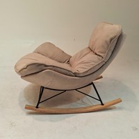 Fauteuil à bascule en tissu, structure en bois et métal, rembourrage en éponge douce, fauteuil à bascule pour salon