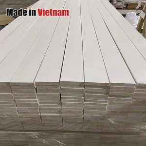 Planche de finition en pin radiata apprêté blanc, collée sur les bords, S3S, pour la décoration de bâtiments modernes - Product Image 1
