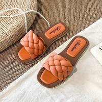Sandales plates décontractées pour femmes, style créateur, à bout ouvert, en PVC, confortables, avec sangle en sangle tissée et semelle intérieure en caoutchouc, pour la maison et la chambre.