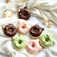 Bougie d'aromathérapie en cire de soja en forme de donut, motif petit chat ou petit ours, couleur crème, OEM ODM, faible MOQ, cadeau pour événements festifs et souvenirs