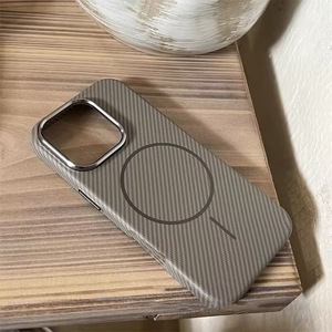 Coque de téléphone de <span class=keywords><strong>luxe</strong></span> légère et tendance en fibre de carbone pour hommes et femmes, compatible avec les modèles Apple <span class=keywords><strong>XR</strong></span> modifiés en 16 Pro et <span class=keywords><strong>XR</strong></span> modifiés en 13 Pro - Product Image 4