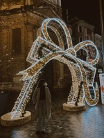 2025 Commercial extérieur grande boîte-cadeau de noël en plein air motif d'arche décorations lumineuses pour la décoration de centre commercial de rue