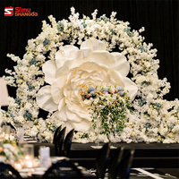 Nouvelle conception 2026, fleurs artificielles géantes élégantes et simples en organza pour la décoration de mariage