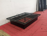 Lit plateforme en bois sans tête de lit, très grand lit California King, cadre noir