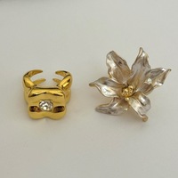 Gold-Weiß Farbkontrast Tropfenglasur Tulpenblüten-Design für Stilvolle INS Hochwertige Quadratische Zirkon-Besetzte Breite Legierungsringe