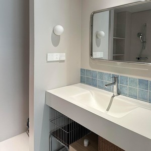Mueble de Baño Minimalista Moderno Estilo Little Red Book, Lavabo Todo en Uno, Diseño Curvo, Instalación en Pared - Product Image 3
