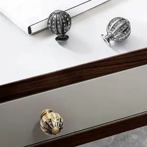 Nhà bếp tinh thể kim cương cửa xử lý lớp một chất lượng hande Made Knob giá trang trí hợp kim kẽm đồ nội thất Knob màu núm tròn