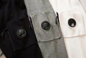 <span class=keywords><strong>Felpa</strong></span> <span class=keywords><strong>Polo</strong></span> da Uomo Stile Retrò a Maniche Lunghe <span class=keywords><strong>con</strong></span> Mezza Zip CP, Motivi Ricamati, Colletto <span class=keywords><strong>con</strong></span> <span class=keywords><strong>Cappuccio</strong></span>, Vestibilità Ampia - Product Image 3