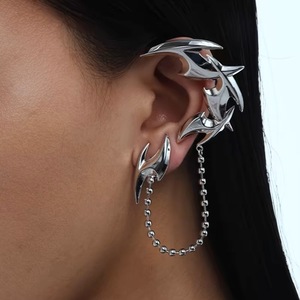 Orecchini a clip Y2K in metallo liquido con orecchino a polsino a forma di elfo, catena lunga a nappa con fiamma punk, gioielli futuristici gotici per feste - Product Image 2