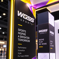 Stand d'exposition personnalisé 10x20 pieds avec boîtes de présentation en acrylique et en-tête de marque haute visibilité pour l'événement sportif 2026
