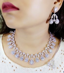 ชุดเครื่องประดับเจ้าสาวอินเดียคุณภาพพรีเมียม คอลเลคชั่นเครื่องประดับ AD ปี 2025 ประดับด้วยมอสซาไนต์สุดหรู สำหรับงานแต่งงาน งานหมั้น และเป็นของขวัญ - Product Image 5