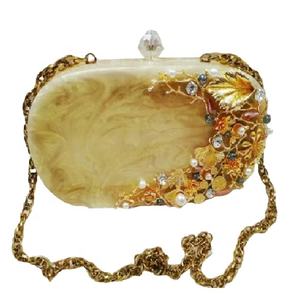 Pochette de soirée luxueuse en résine marron avec strass - Product Image 4