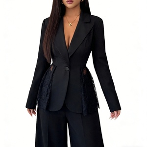 Costume noir pour femme avec bordure en dentelle - Élégant, court et formel, avec détail de bordure en dentelle contrastante, tendance - Product Image 1