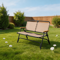 Chaise pliable en acier carbone durable avec barres transversales renforcées pour une assise stable lors de vos séjours en plein air et dans les cafés