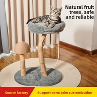 Natuurlijke massief houten kleine krabpaal voor katten met ronde sisalbal, zitstok, hangende touwspeeltjes & mini kattenactiviteitentoren