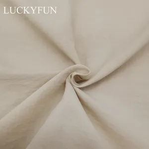 Voll mattes Ripstop-Polyester gewebe Nylon beschichtetes PU-Polyester gewebe für Kleidung
