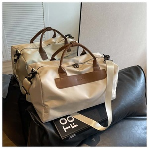 Sac de voyage unisexe en toile beige avec accents marron, grande capacité, fermeture éclair, style week-end, durable, pour la salle de sport, sangle réglable - Product Image 3