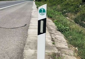 Bollards en plastique de type U en PVC, réfléchissants pour la route, guide de signalisation routière, délimiteur de circulation flexible - Product Image 5