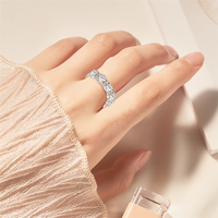 Bague de fiançailles et de mariage QX la plus populaire, en argent sterling S925 plaqué rhodium, avec 5 pierres de moissanite ovales de 0,5 ct (4x6 mm), pour anniversaire