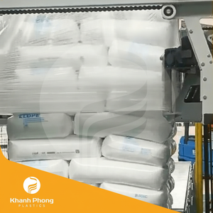 Film d'emballage en PE extensible professionnel, taille de rouleau standard, adapté à l'emballage de charges lourdes et légères - Product Image 1