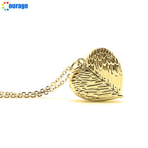 Vente en gros de collier aile d'ange à sublimation commémorative en or et argent Collier coeur à médaillon avec feuilles d'aluminium vierges - Product Image 3