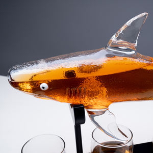 Ensemble de carafes à <span class=keywords><strong>whisky</strong></span> en verre de forme de requin unique à haute teneur en borosilicate fabriqué à la main - Product Image 5