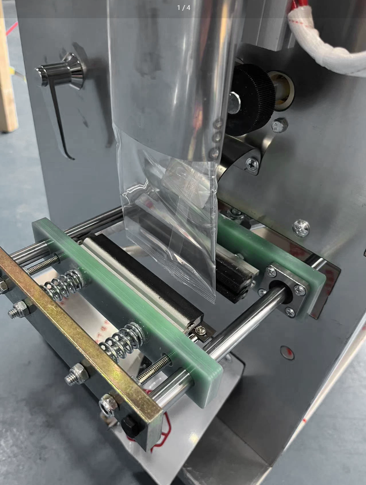 Infrared Counting Automatic Packaging Machine for Screws Nuts Bolts ...